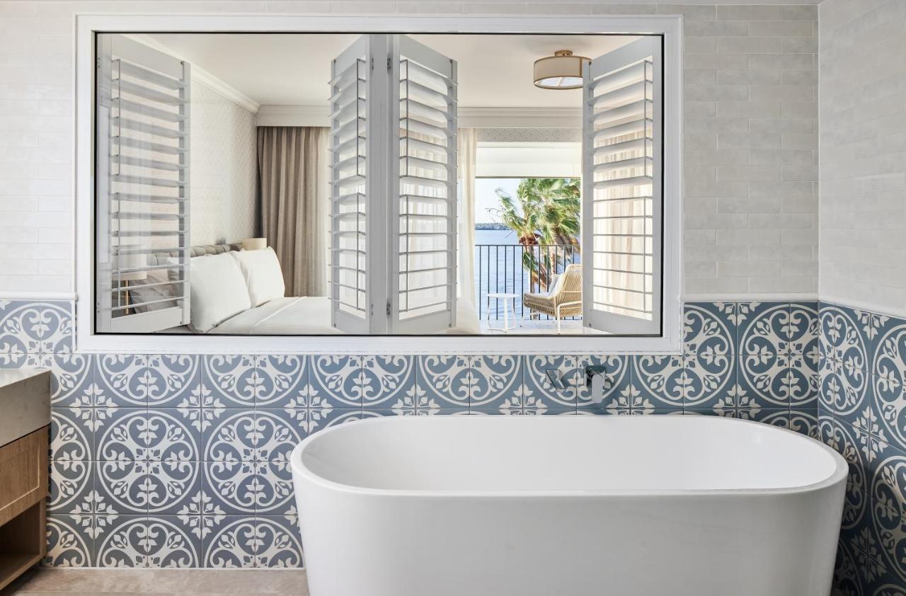 The Beachcomber Hotel & Resort, Ascend Hotel Collection Toukley Exterior foto Bathroom mirror