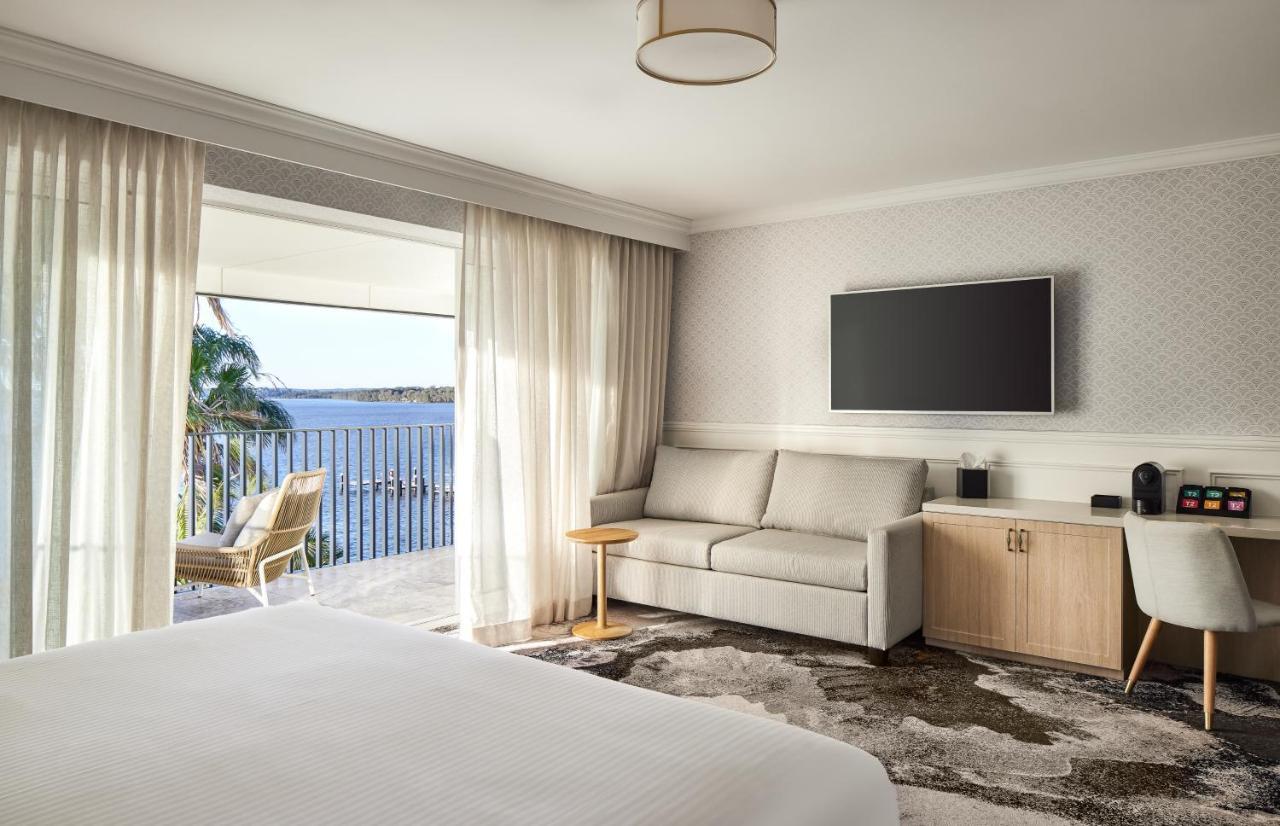 The Beachcomber Hotel & Resort, Ascend Hotel Collection Toukley Exterior foto A guest room at the Hilton San Diego Bayfront