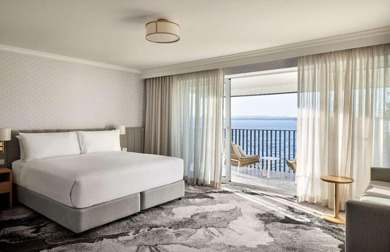 The Beachcomber Hotel & Resort, Ascend Hotel Collection Toukley Exterior foto A bedroom at the InterContinental