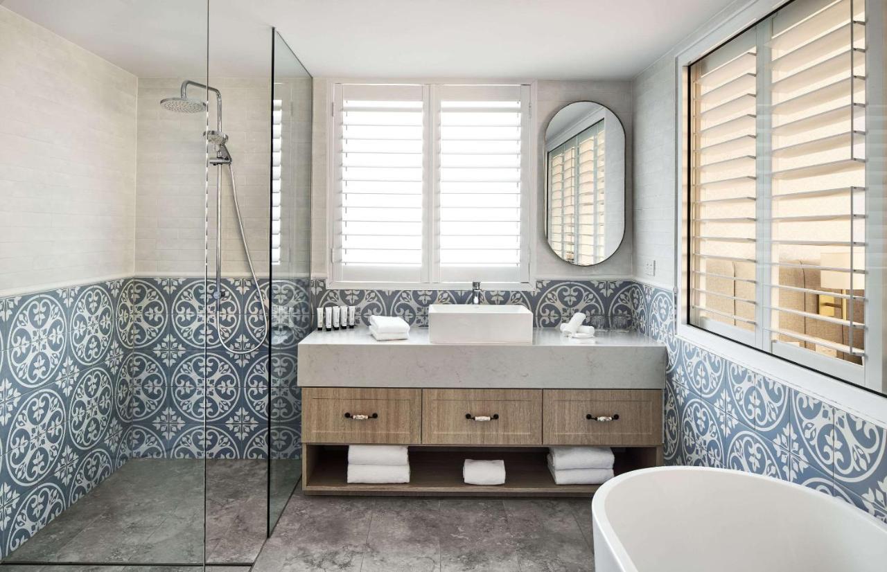 The Beachcomber Hotel & Resort, Ascend Hotel Collection Toukley Exterior foto Bathroom