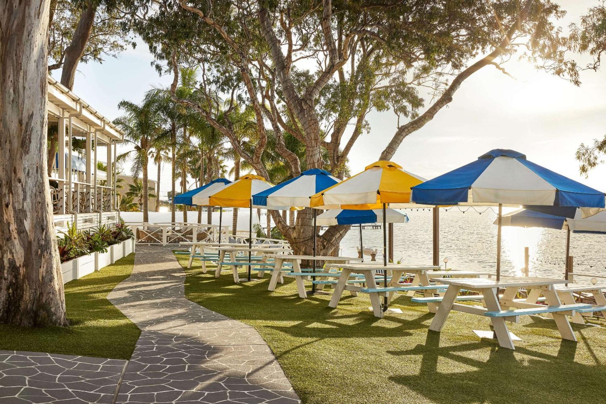 The Beachcomber Hotel & Resort, Ascend Hotel Collection Toukley Exterior foto The Deck