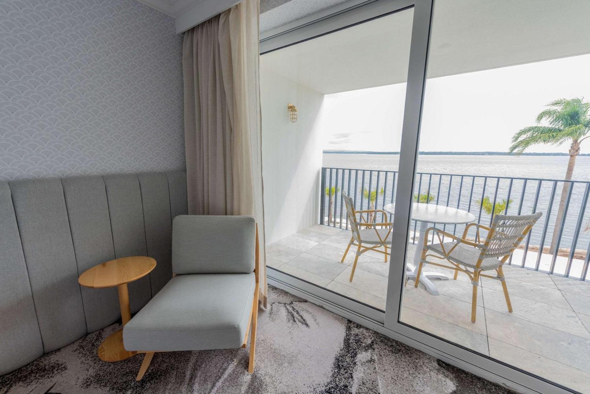 The Beachcomber Hotel & Resort, Ascend Hotel Collection Toukley Exterior foto A room at the hotel