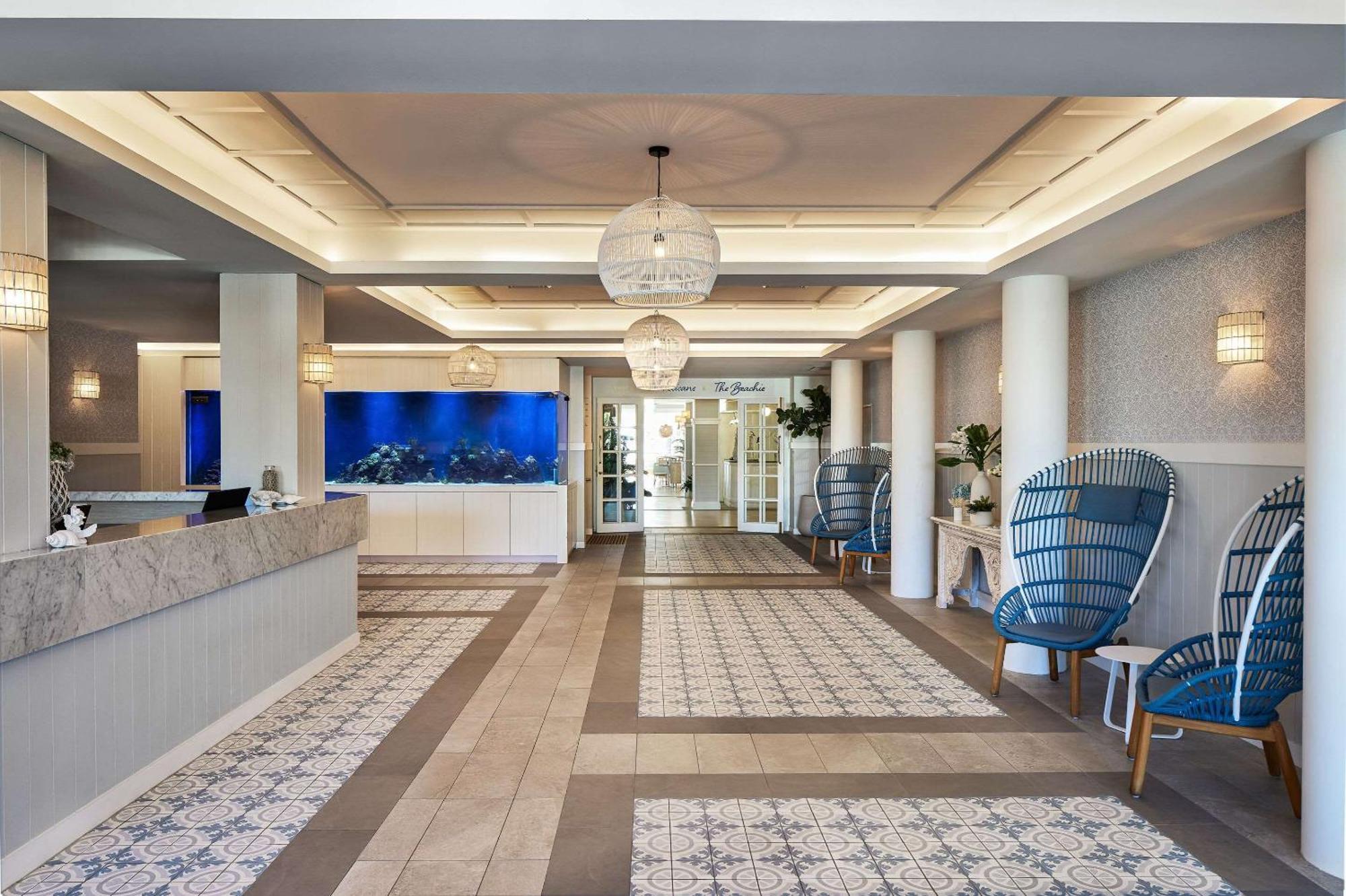 The Beachcomber Hotel & Resort, Ascend Hotel Collection Toukley Exterior foto The lobby of the Atlantis Paradise Island